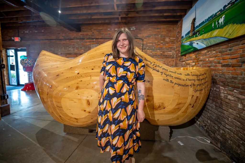 Picture of: World’s Largest Wooden Shoes in Casey, Illinois – Silly America